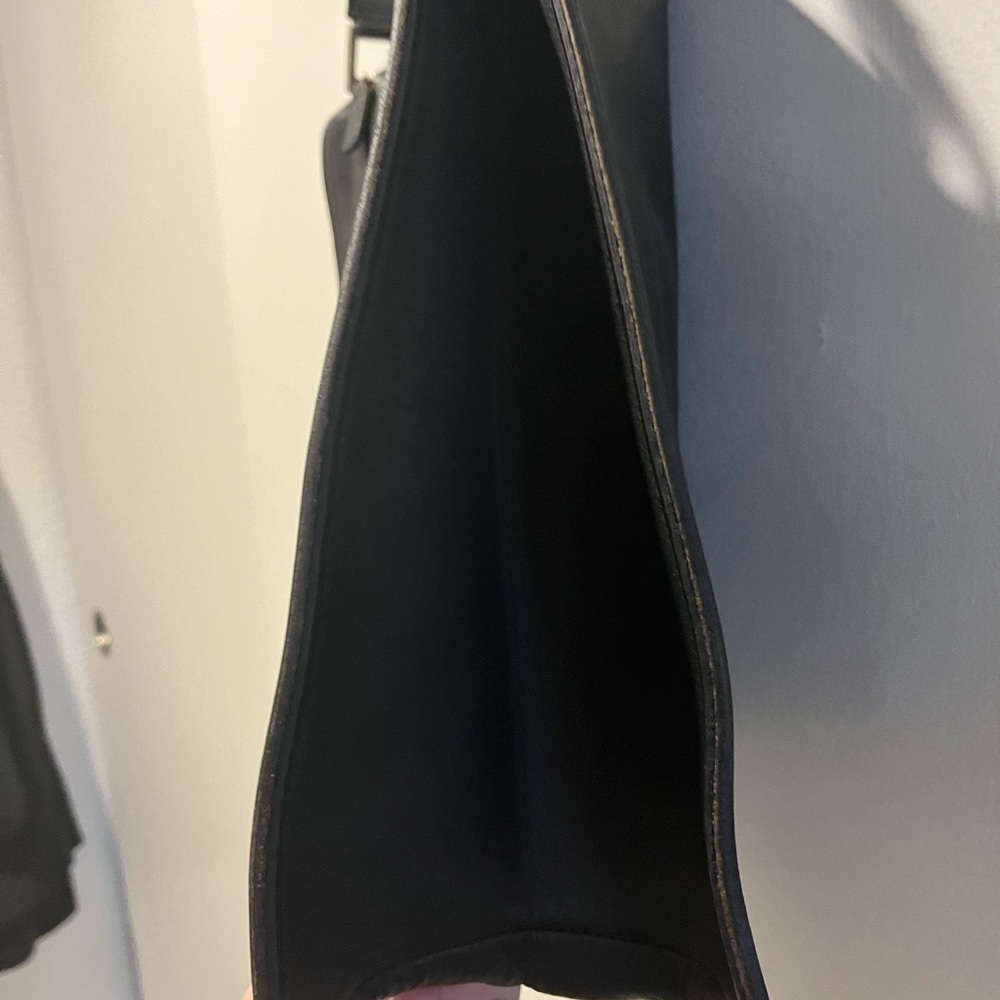 🔥Coach Black Cowhide Leather Shoulder Bag. Excellent Used Condition. - Picture 4 of 12